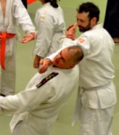 L'aïkido art martial traditionnel à l'opposé de sports et compétitions